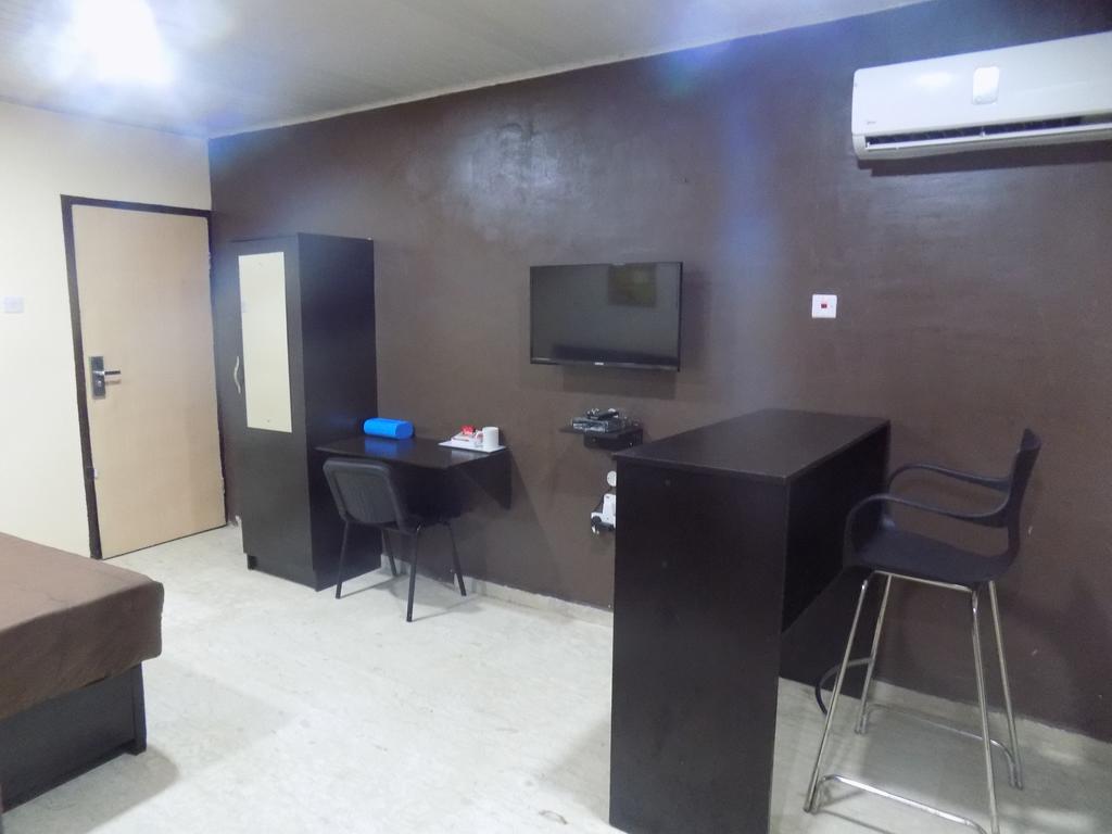 Posh Apartments And Hotel Икея Экстерьер фото