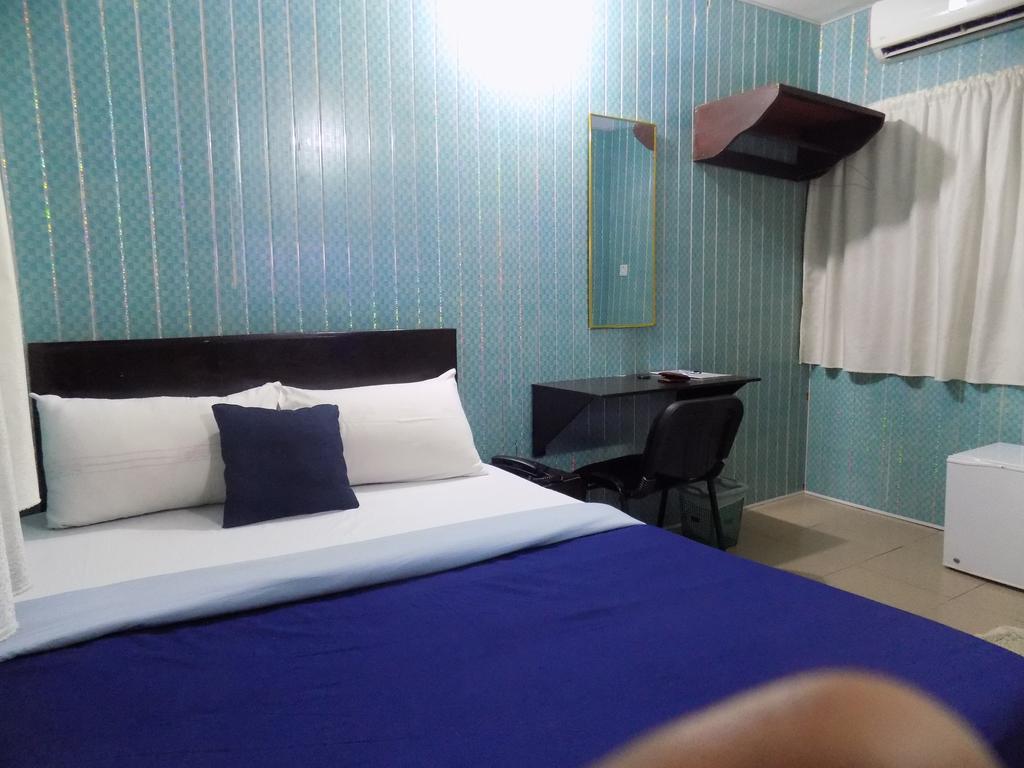 Posh Apartments And Hotel Икея Экстерьер фото