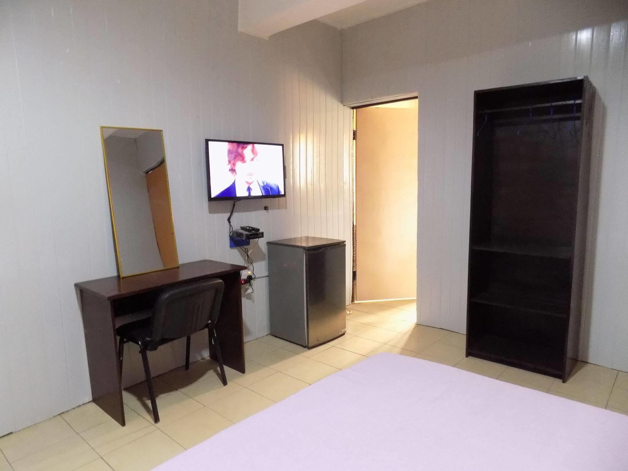 Posh Apartments And Hotel Икея Экстерьер фото