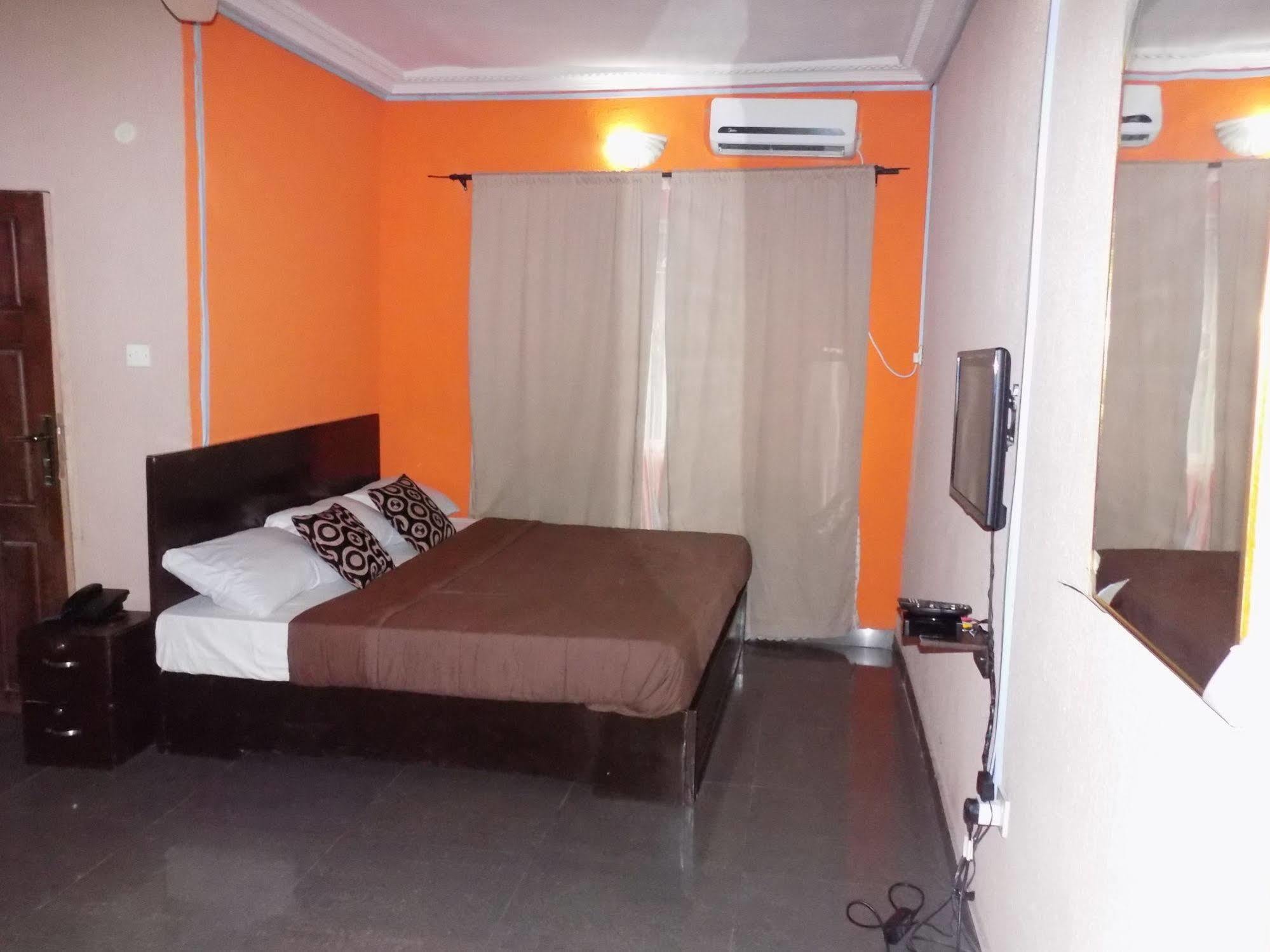 Posh Apartments And Hotel Икея Экстерьер фото