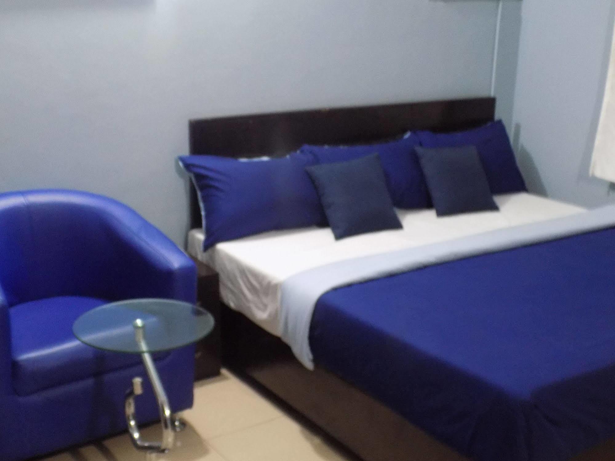 Posh Apartments And Hotel Икея Экстерьер фото