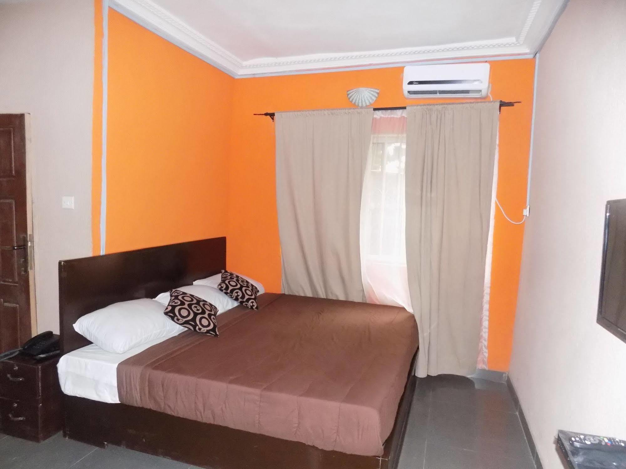 Posh Apartments And Hotel Икея Экстерьер фото