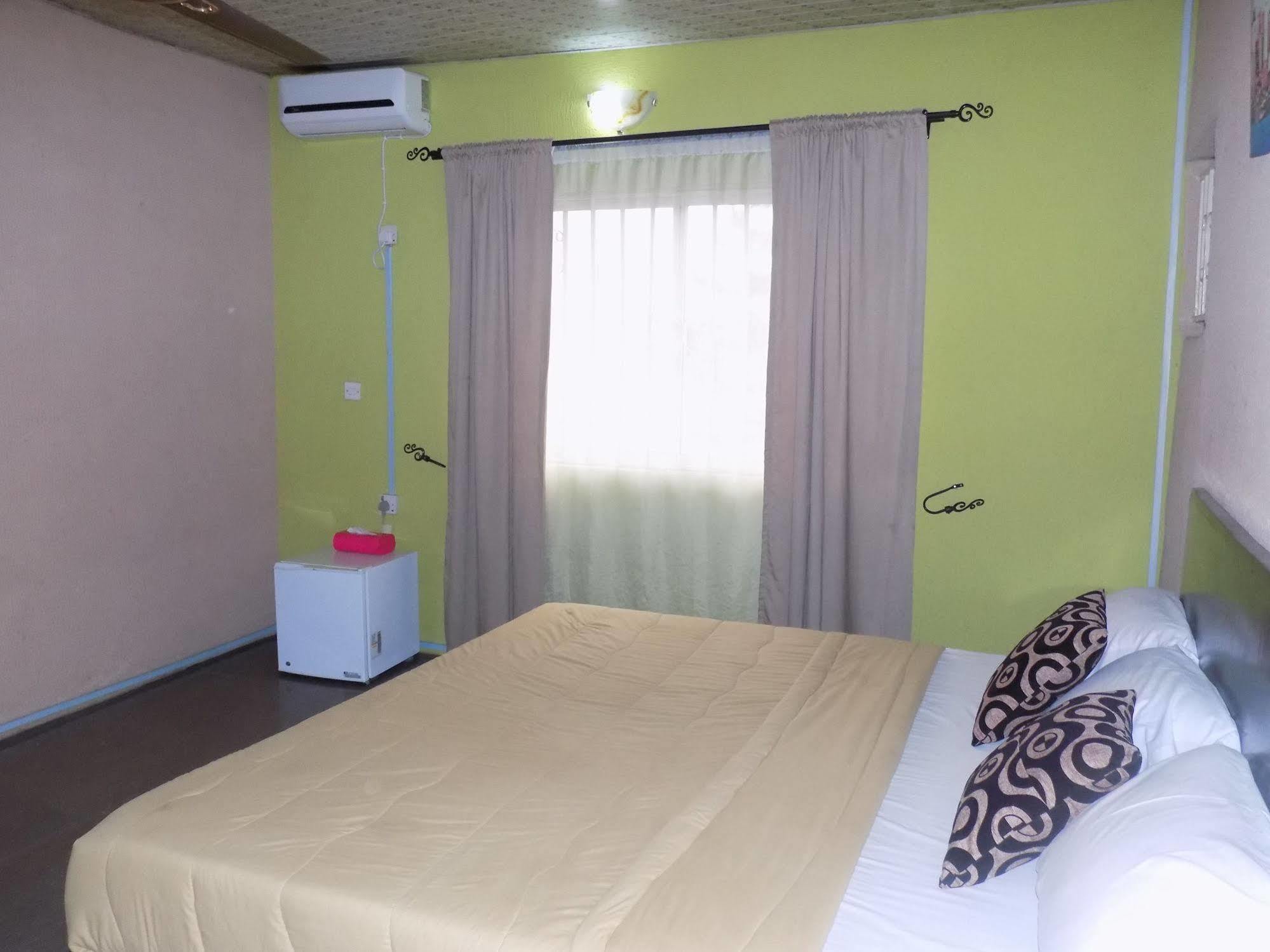 Posh Apartments And Hotel Икея Экстерьер фото