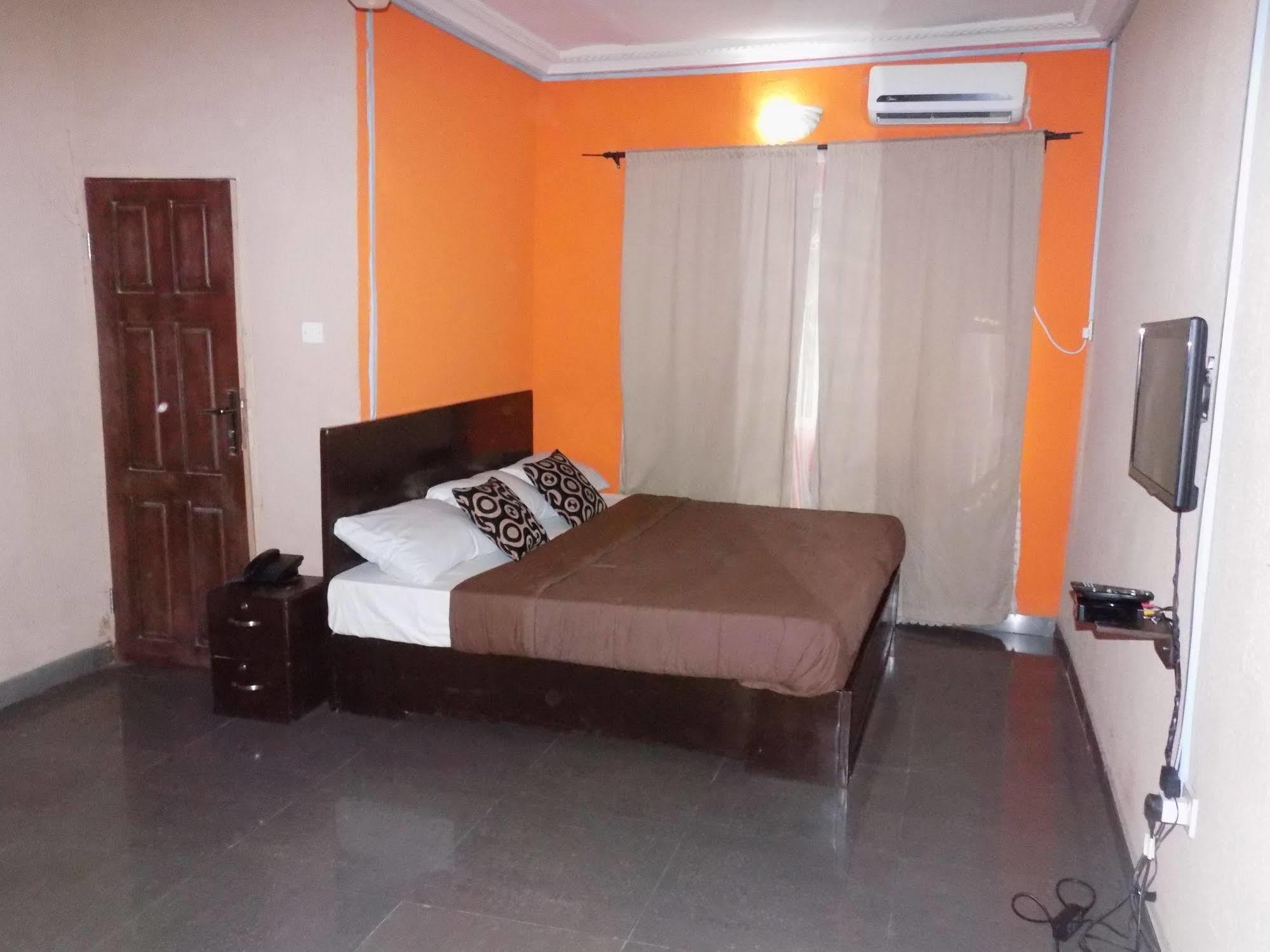 Posh Apartments And Hotel Икея Экстерьер фото