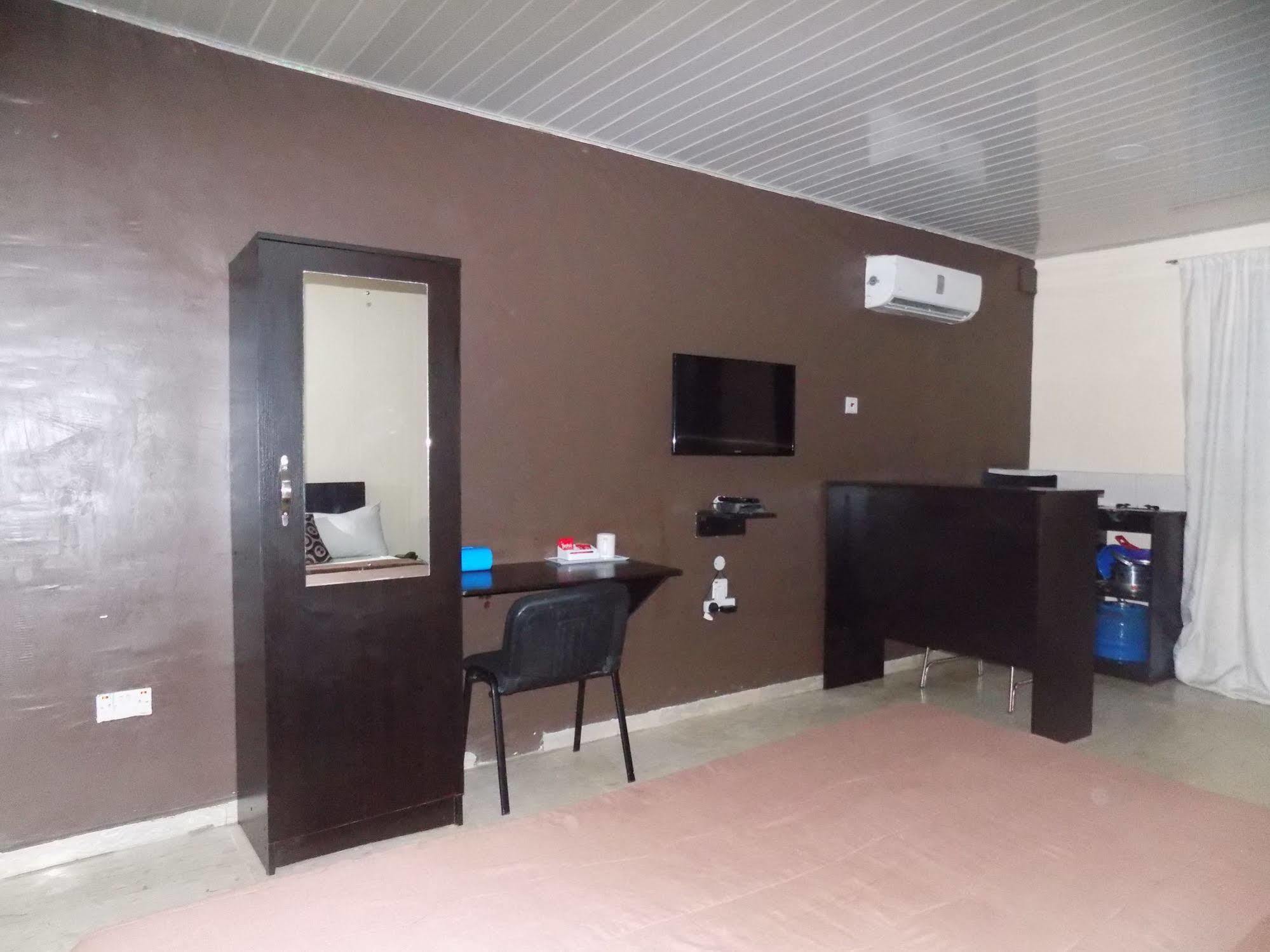 Posh Apartments And Hotel Икея Экстерьер фото